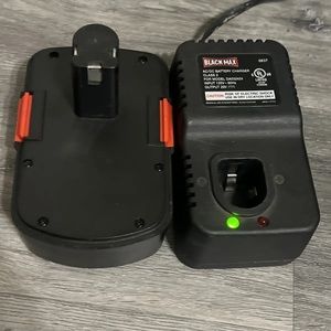 Black Max AC/DC Power Tool Battery Charger DA032424 29 Volt. 0837 & 24v Battery